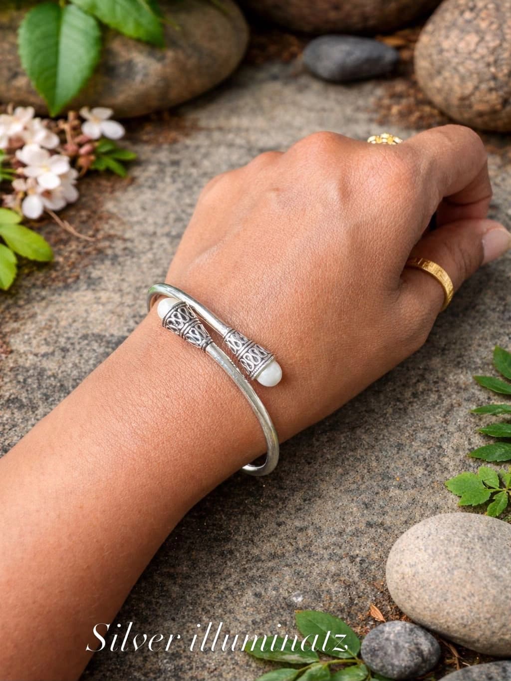 Silver Illuminatz — photo 3